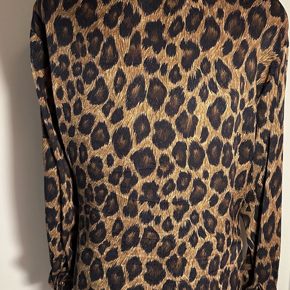 Vintage Anne Klein Designer/Luxury Leopard Print Blouse with Cuff Buttons - Picture 3 of 10